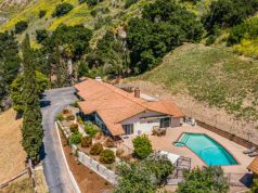 Johnny Cash’s “Quiet” Home Sells Fast! Casitas Springs home of Johnny Cash