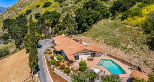 Johnny Cash’s “Quiet” Home Sells Fast! Casitas Springs home of Johnny Cash