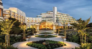 Celebrate the Holidays with Victoria’s Inner Harbour Views and a Festive Package Offered by Inn at Laurel Point