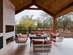 Customizing a Patio: How to Incorporate Pavers, Pizza Ovens, and Fireplaces