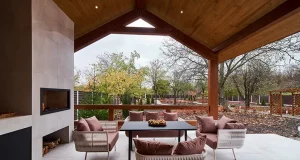 Customizing a Patio: How to Incorporate Pavers, Pizza Ovens, and Fireplaces