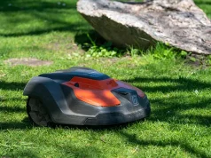 One in Four Canadians Favour Ban on Gas Lawn Mowers